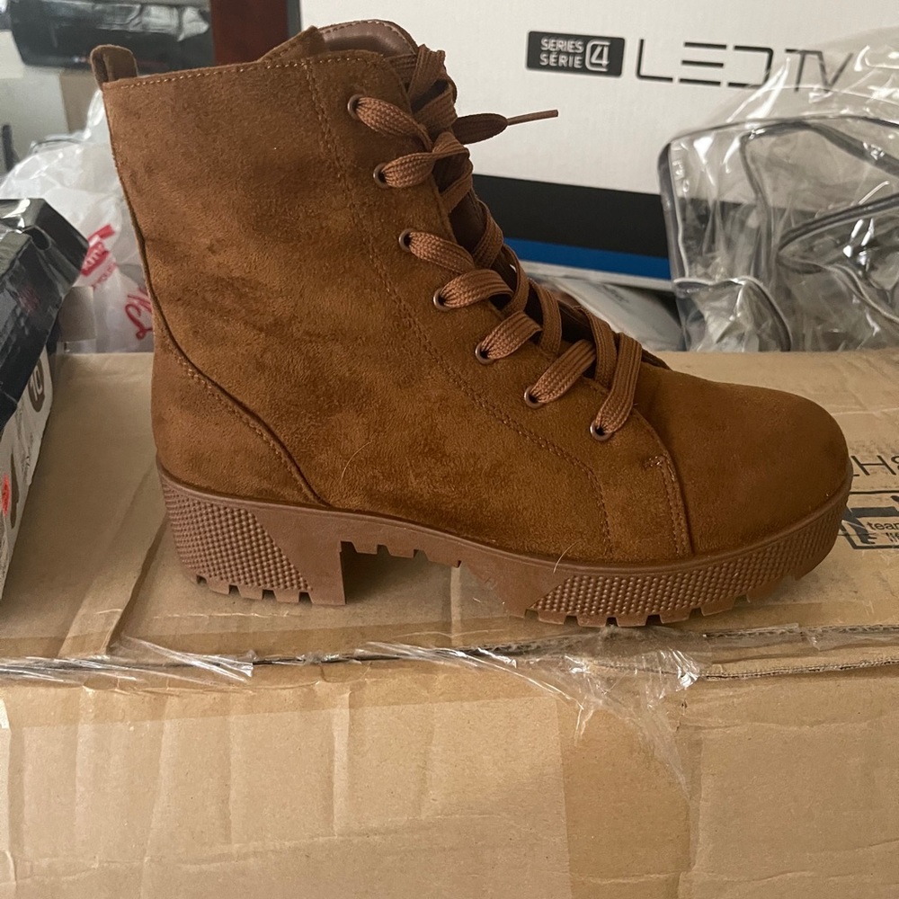 Brown ankle zip/tie boots